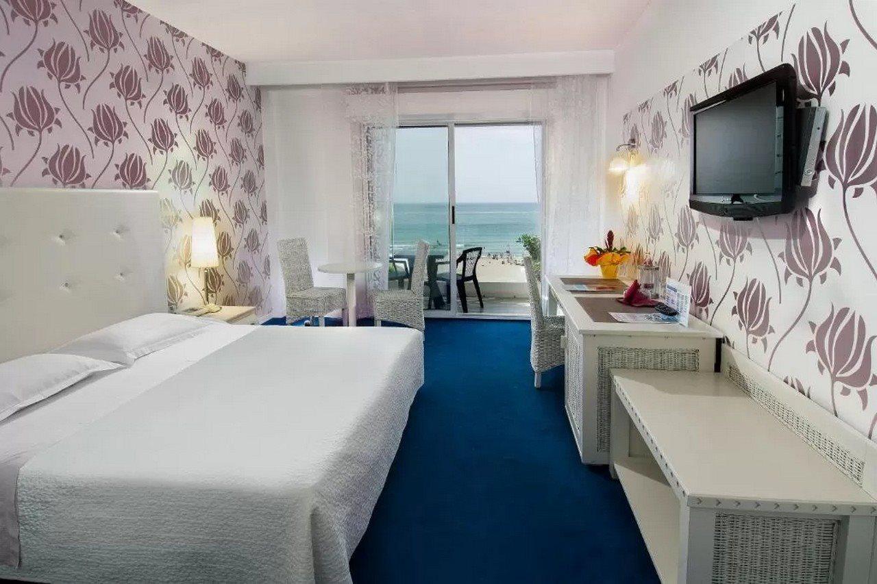 Hotel Mediterraneo Riccione Exterior photo
