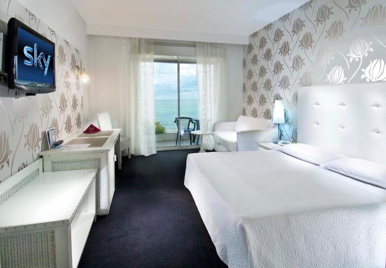 Hotel Mediterraneo Riccione Exterior photo