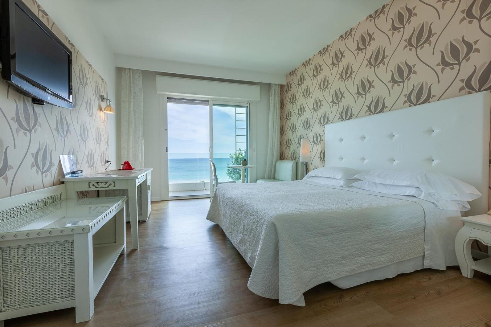 Hotel Mediterraneo Riccione Exterior photo