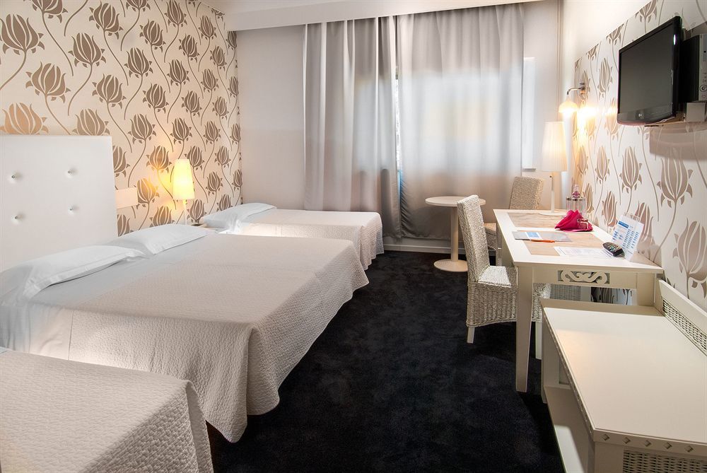 Hotel Mediterraneo Riccione Exterior photo